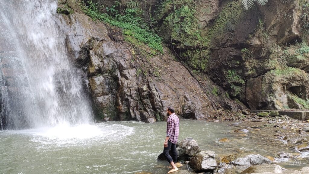 Stepping inside Banjhakri Falls