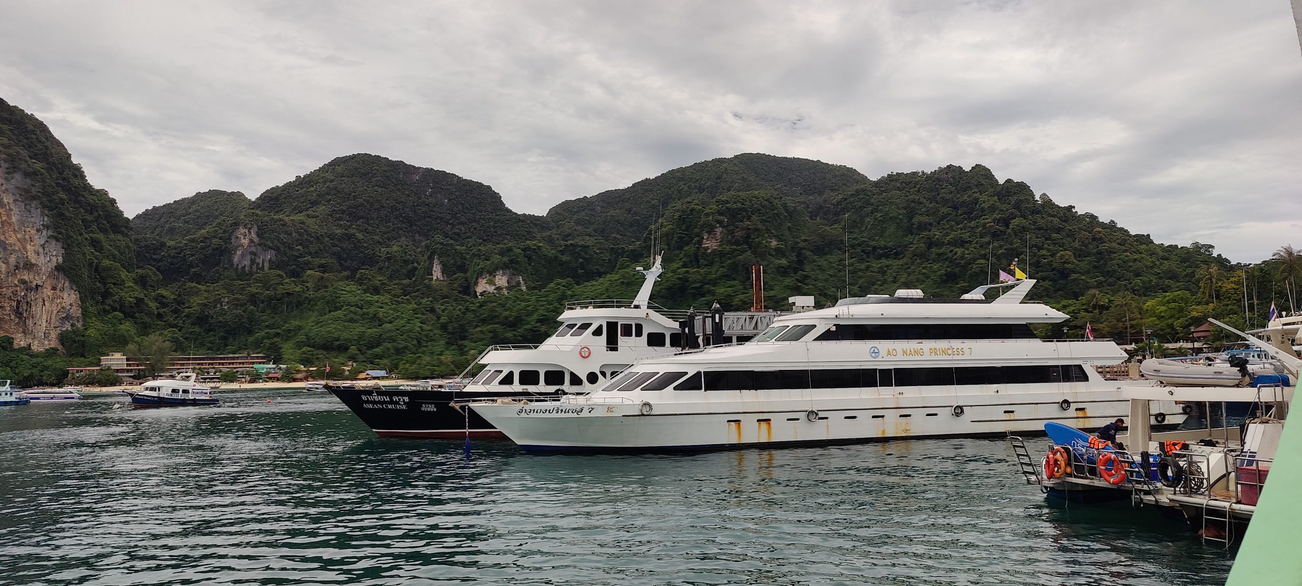 How to go from Krabi to Phi Phi Islands?