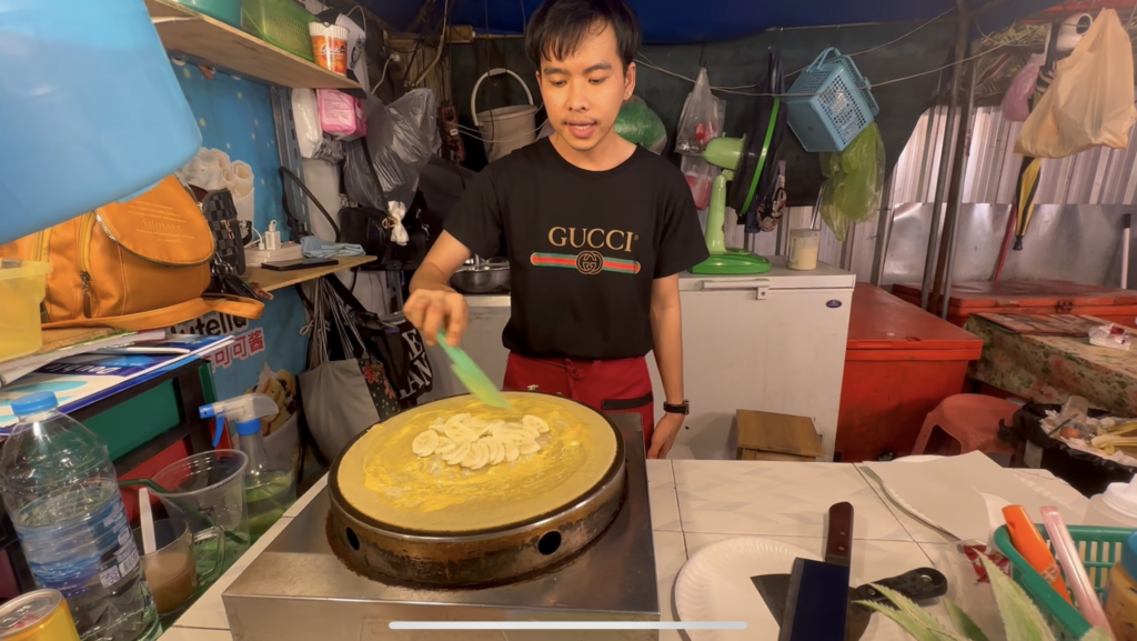 Banana slices on Thai roti